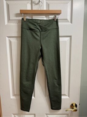 Isla Movement Women’s Olive Green High-Rise Cross Over Waist Leggings